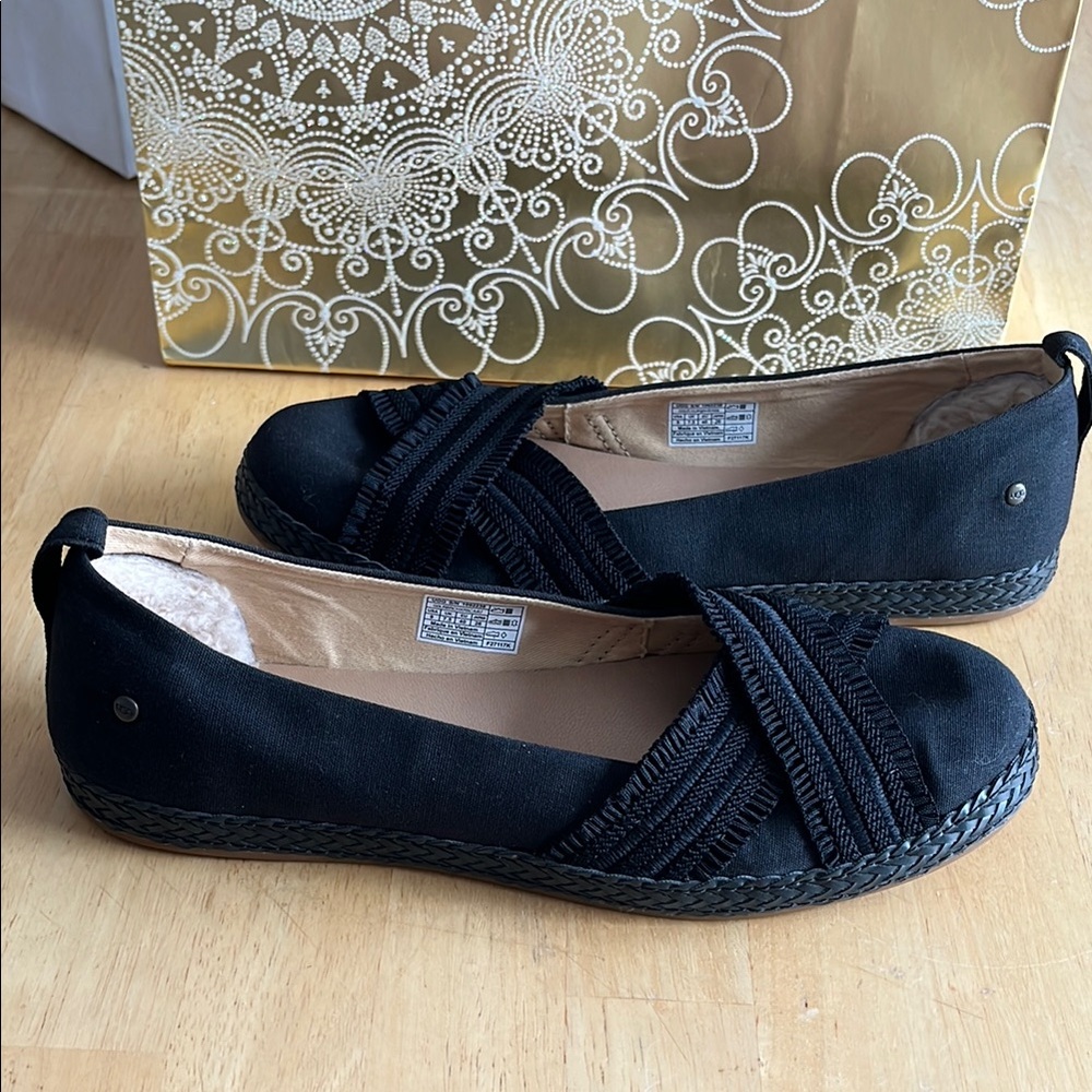 UGG Women's Black Flats *EUC*